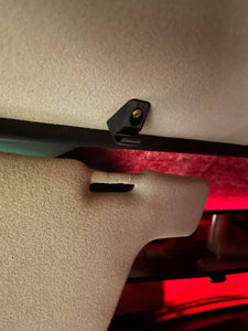 Sun visor retainer bracket clip for Audi 100 C2, 50, B2 80, Sport quattro, VW Passat/Santana, Polo/Derby/Vento-IND 823857561B