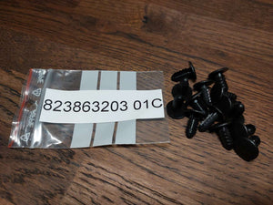 823863203 01C - Plastic clip